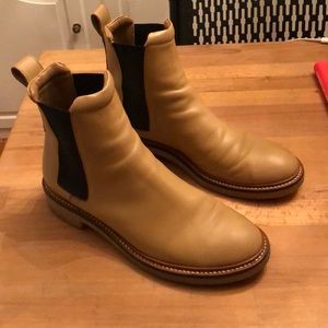 Everlane Italian Leather Chelsea Boots